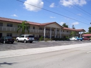 3800 NW 81st Ave in Coral Springs, FL - Building Photo - Building Photo