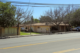 931-943 W 9th Ave in Escondido, CA - Building Photo - Building Photo