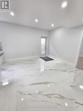 1432 Yellow Rose Cir in Oakville, ON - Building Photo - Building Photo