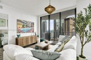 1300 S Miami Ave in Miami, FL - Building Photo