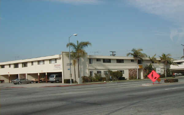 Tradewinds Apartments in Lomita, CA - Foto de edificio