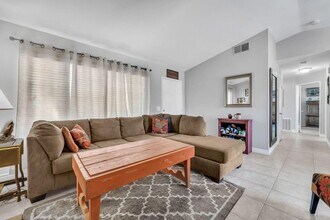 2815 Minford St in Lancaster, CA - Building Photo - Building Photo