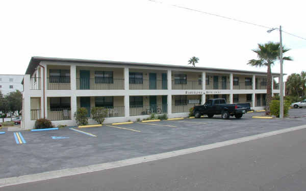 Barcelona Apartments in Gulfport, FL - Building Photo