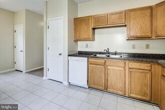 2018 Cooper Point Ct in Odenton, MD - Building Photo - Building Photo