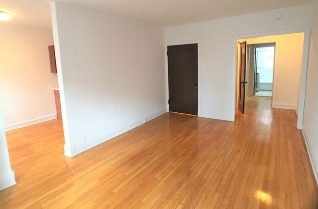property at 1060 W Cornelia Ave