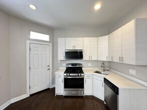2758 N Richmond St in Chicago, IL - Building Photo - Building Photo