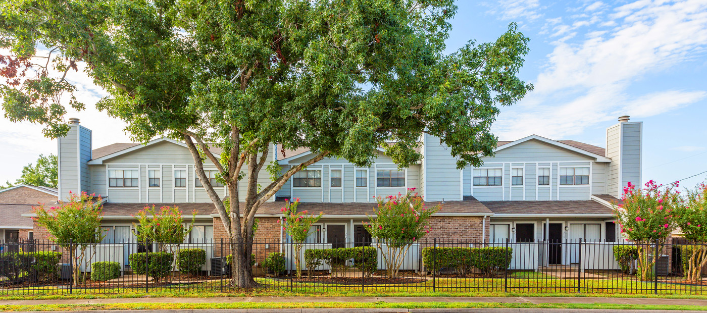 Victoria Station in Victoria, TX - Building Photo