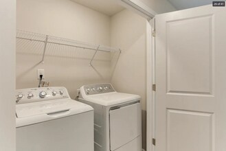 304 Leland Crst Dr in Apex, NC - Building Photo - Building Photo