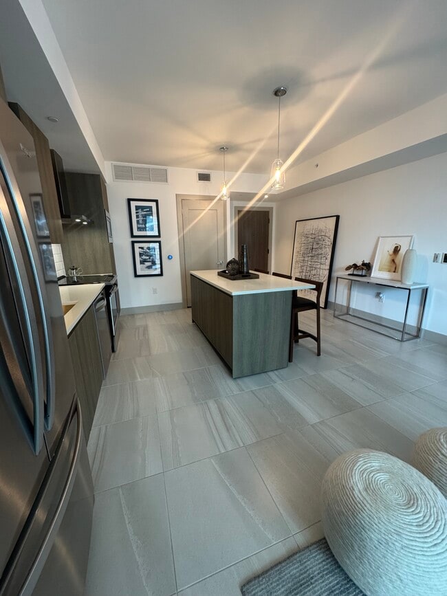 564 SW 2nd St, Unit A3 in Miami, FL - Foto de edificio - Building Photo