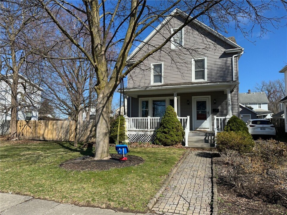 20 Deland Park A in Fairport, NY - Building Photo