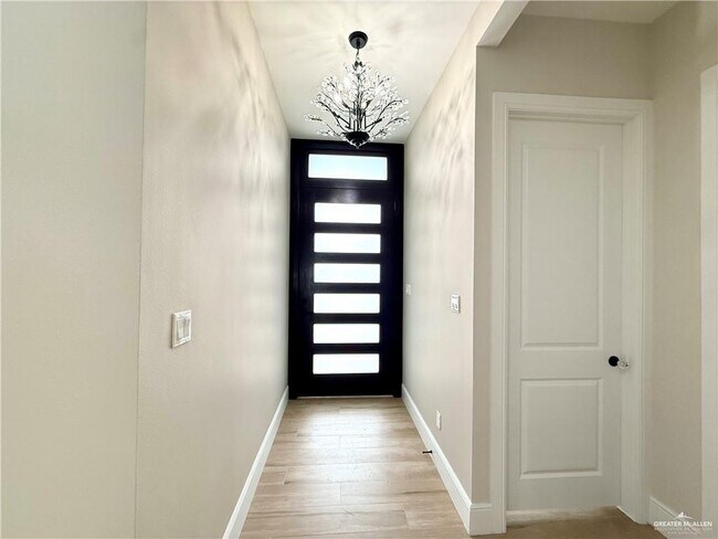 33 Baylor Ave in McAllen, TX - Building Photo - Building Photo