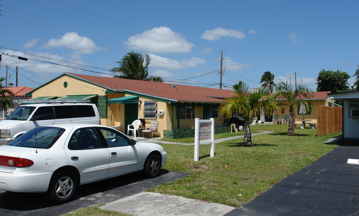 1707 Taft St in Hollywood, FL - Building Photo