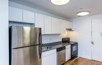 924 Metropolitan Ave in Brooklyn, NY - Building Photo - Building Photo