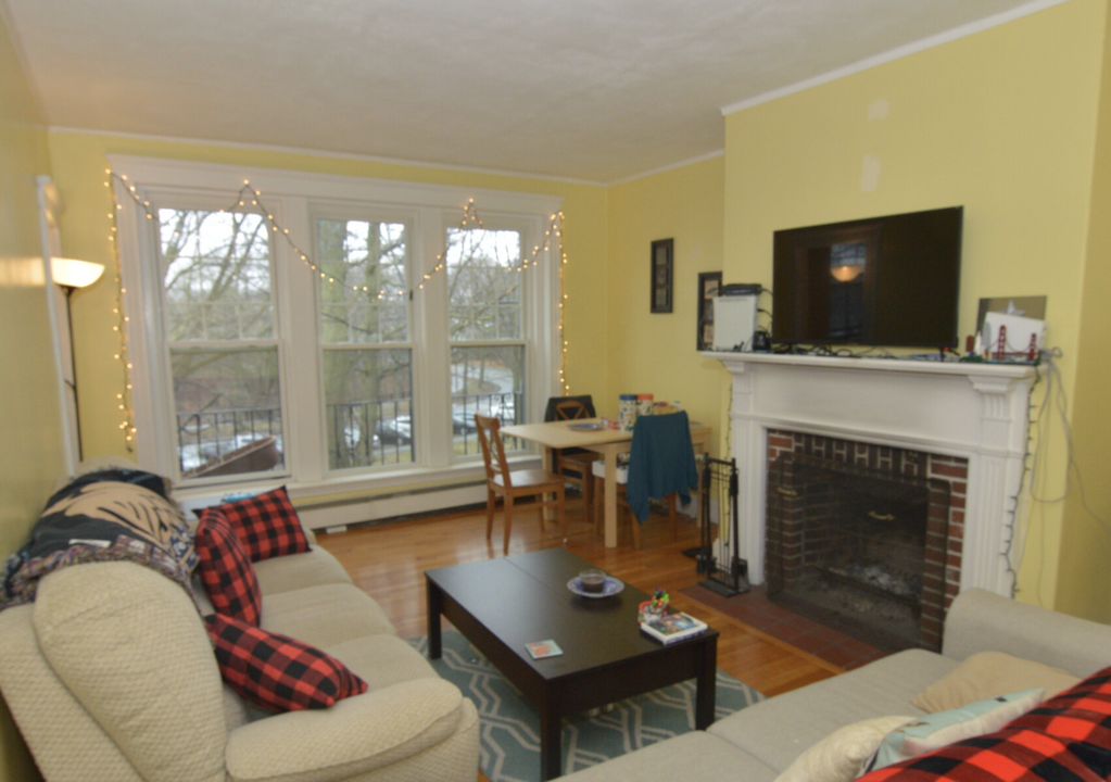 1988 Commonwealth Ave, Unit 88 in Boston, MA - Building Photo