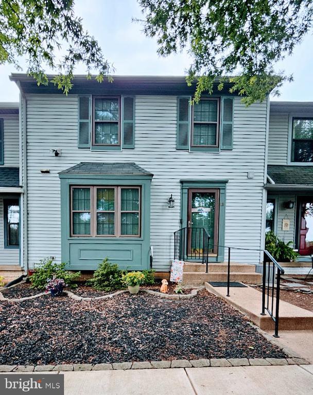 property at 18 Hopton Ct