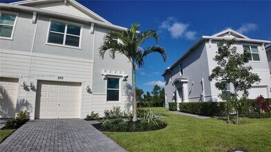 830 SE grovebush Ln in Port St. Lucie, FL - Building Photo - Building Photo