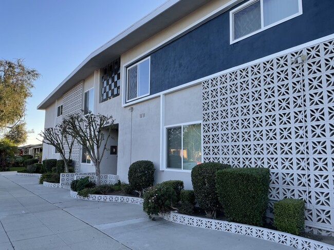 6549 Johnson Ave, Unit #8