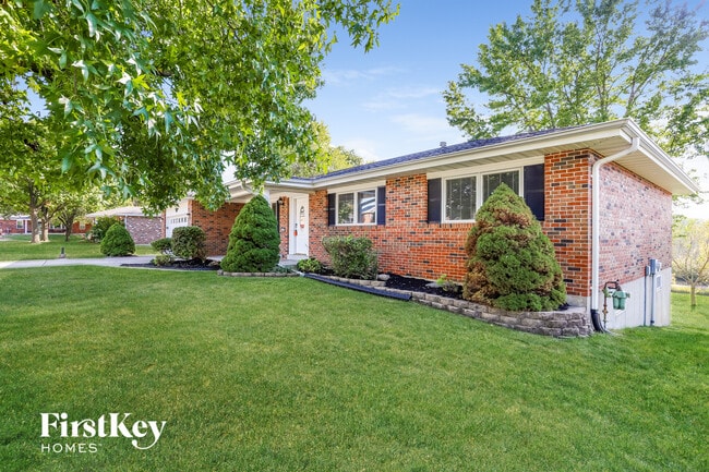 3105 Hawk Dr in St. Charles, MO - Foto de edificio - Building Photo