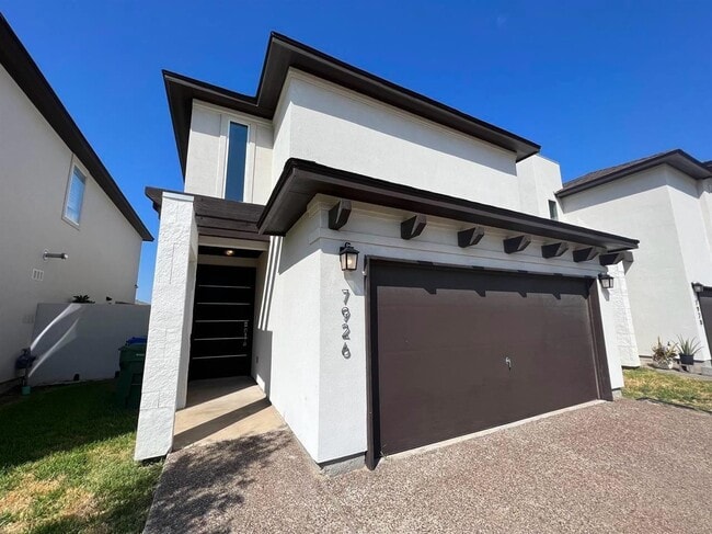 7926 Elka Lp in Laredo, TX - Building Photo - Building Photo