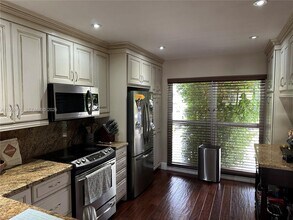 925 NE 26th Ave in Hallandale Beach, FL - Building Photo - Building Photo