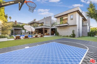 4246 Levitt Ln in Los Angeles, CA - Building Photo