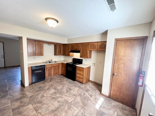 2210 E Mac's Ct in Springfield, MO - Building Photo - Building Photo