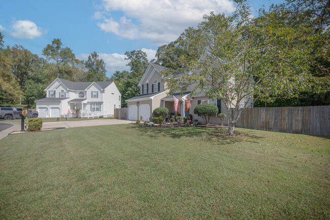 1146 Woods Pkwy in Suffolk, VA - Foto de edificio - Building Photo