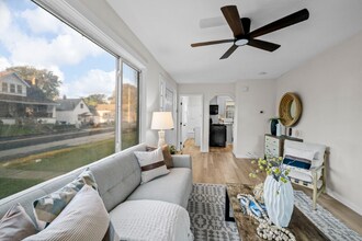 135 E Loretta Ave in St. Louis, MO - Foto de edificio - Building Photo