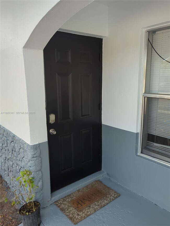 7610 SW 10th St in North Lauderdale, FL - Building Photo - Building Photo