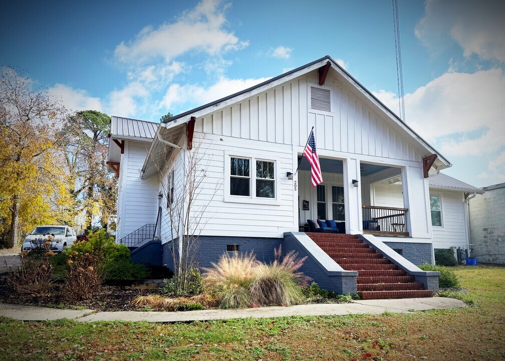 205 Russell St in Easley, SC - Building Photo