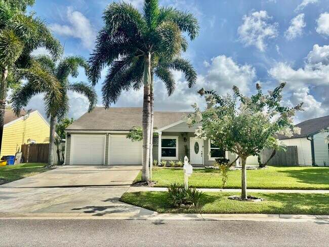 7927 Bishopwood Rd in Greenacres, FL - Building Photo - Building Photo