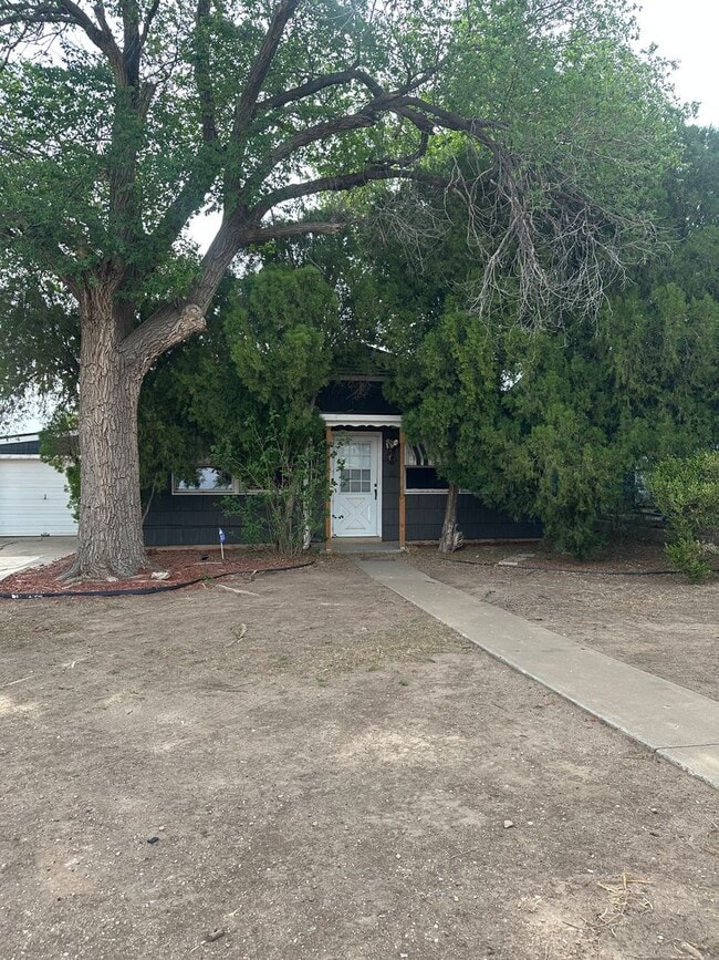 property at 1906 N Hughes St