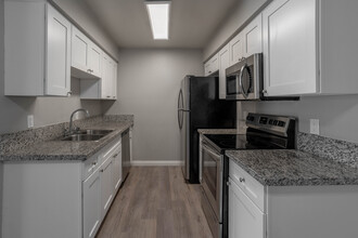 Falcon Pointe Apartments in Riverside, CA - Building Photo - Interior Photo