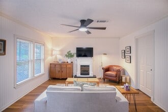 212 E Yell St in Livingston, TX - Building Photo - Building Photo