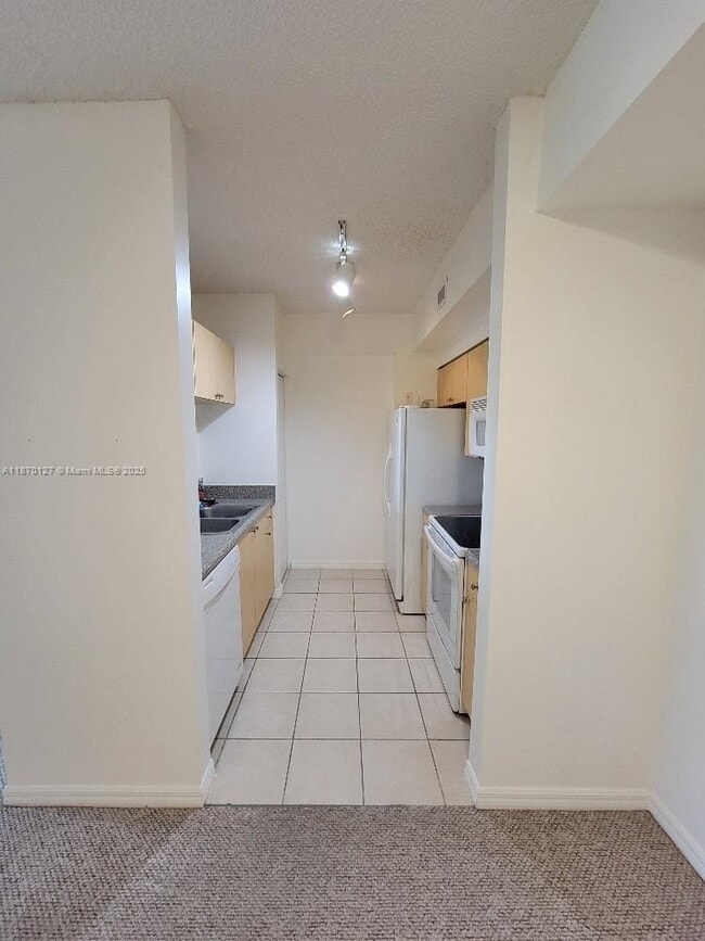 2160 E Preserve Way, Unit 202 in Miramar, FL - Foto de edificio - Building Photo