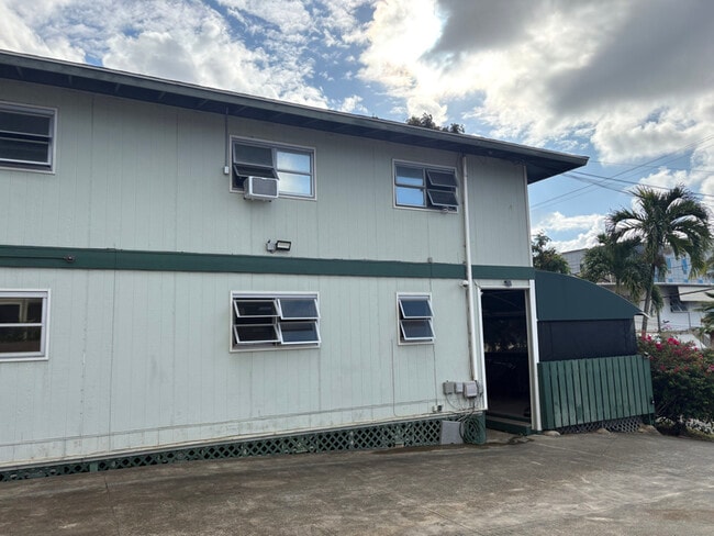 2318 Seaview Ave in Honolulu, HI - Foto de edificio - Building Photo