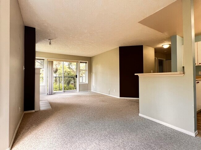 971 McKenzie Ave in Victoria, BC - Building Photo - Building Photo