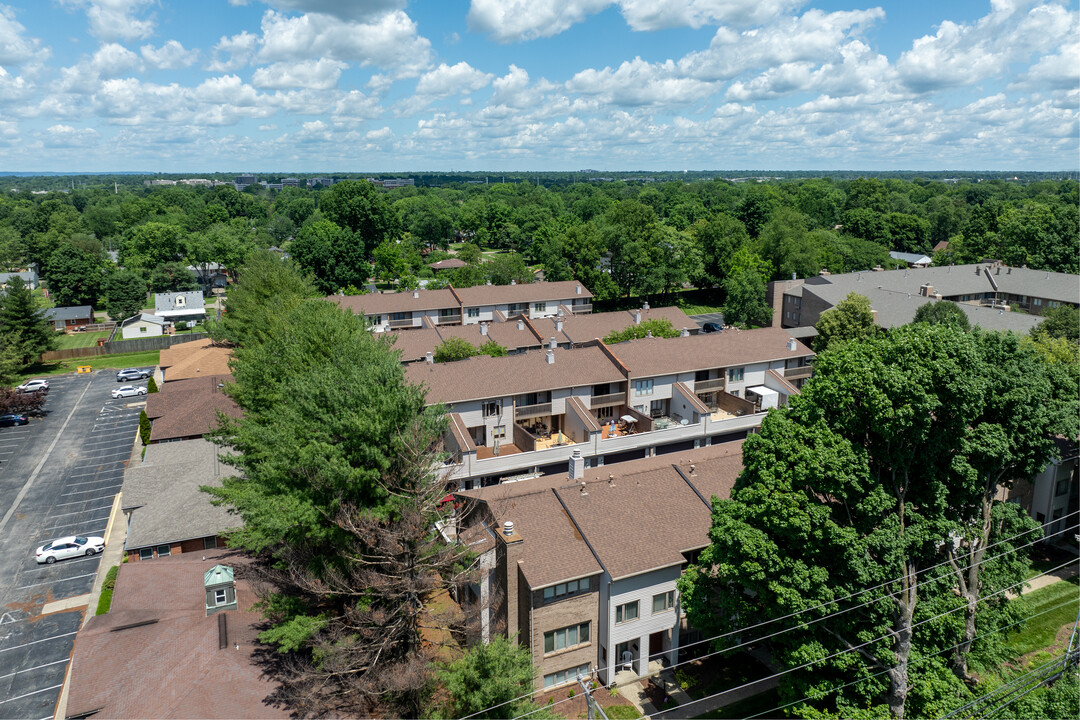 Woodspoint Townhomes in Louisville, KY - Building Photo