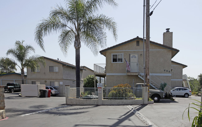 Hilltop Apartments in Vista, CA - Building Photo - Building Photo