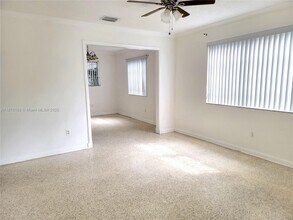 3375 SW 28th St in Miami, FL - Building Photo - Building Photo