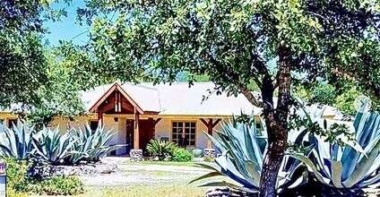 3209 Crosswind Dr in Spicewood, TX - Building Photo - Building Photo