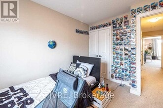 112 Westbank Trail in Hamilton, ON - Building Photo - Building Photo