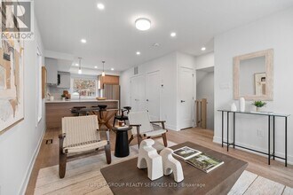 34 Poplar Ave in Toronto, ON - Building Photo - Building Photo