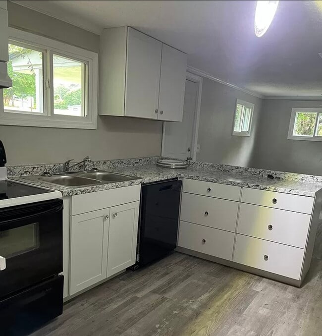 103 Wesley Dr in Enterprise, AL - Building Photo - Building Photo