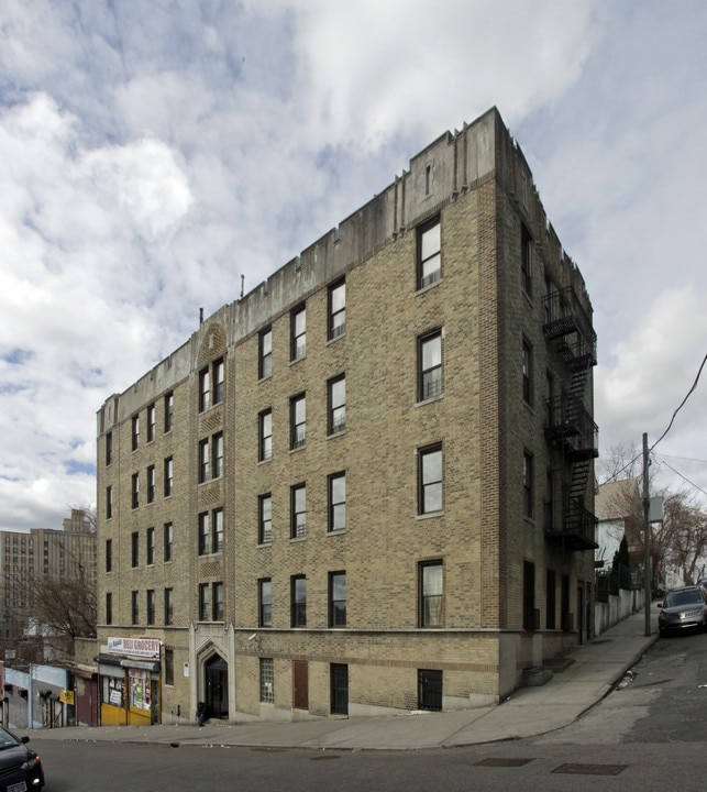 Locus Hill Apt in Yonkers, NY - Building Photo