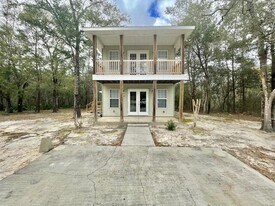 140 Hickory Lp Dr in Freeport, FL - Building Photo