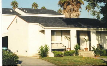 1724 Broadway in Oceanside, CA - Building Photo - Building Photo