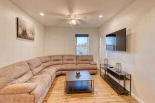 742 E 2nd St in Blue Ridge, GA - Building Photo