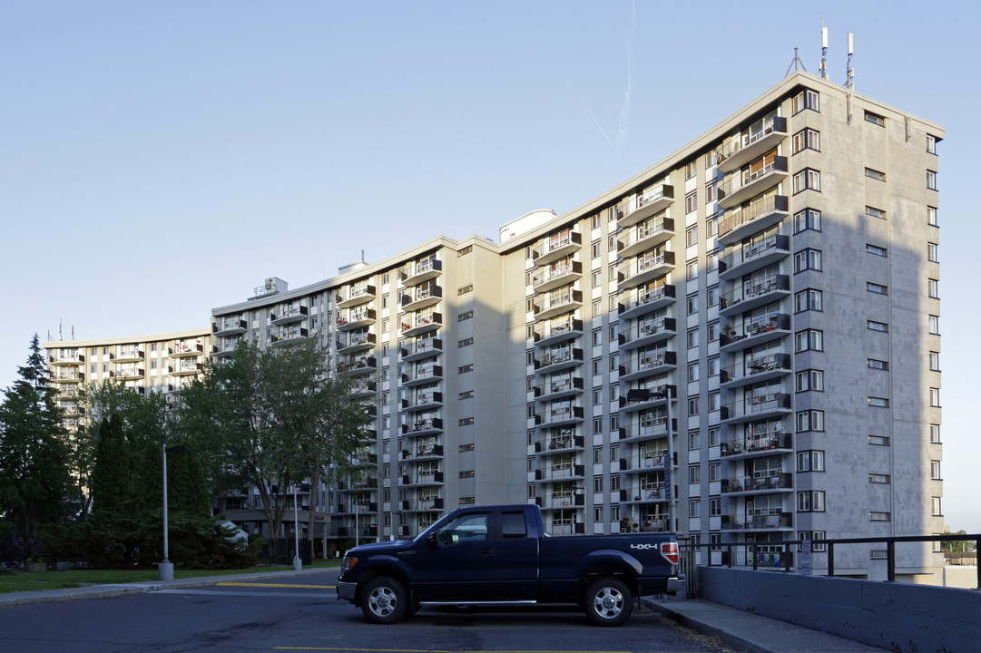 Somerset Towers East & West in Ottawa, ON - Building Photo