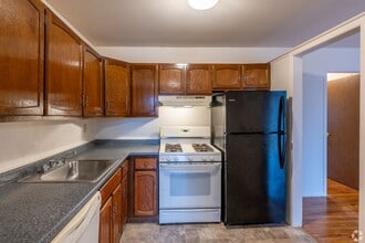 Hudson Woods Estates in Croton-on-Hudson, NY - Foto de edificio - Interior Photo